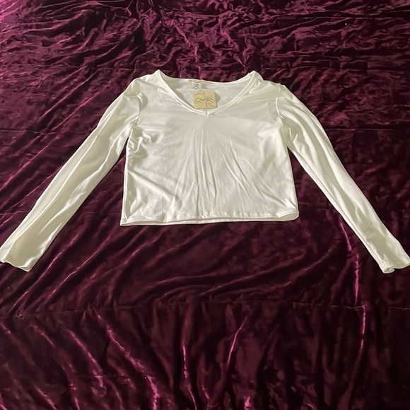 Olivia Rae - long sleeve v-neck mid-crop top. - Picture 1 of 4